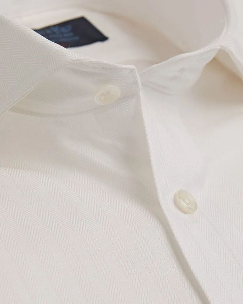 Classic Fit, Cutaway Collar, Two Button Cuff in White Herringbone