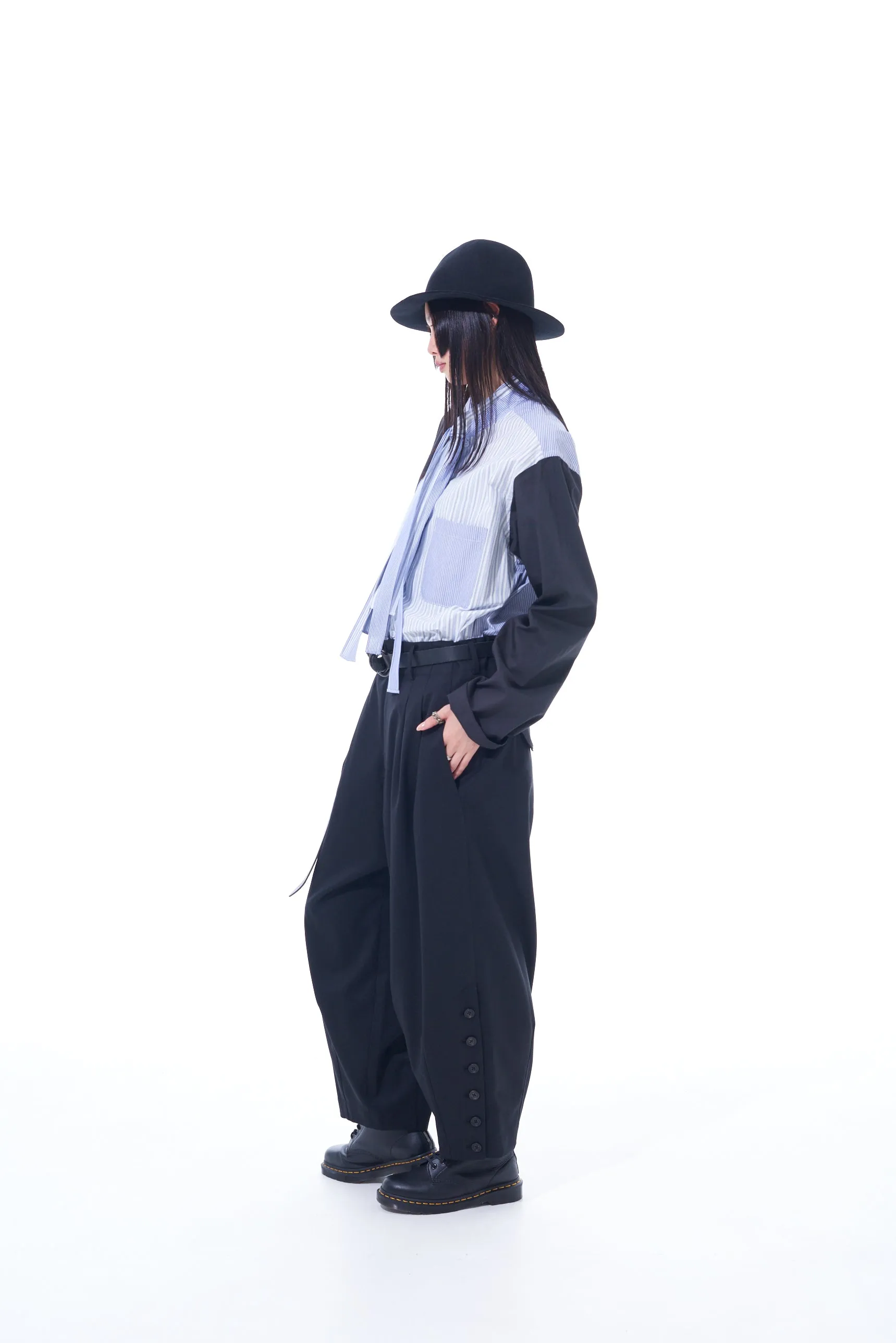 T/W GABARDINE BALLOON SILHOUETTE PANTS WITH HEM BUTTON DESIGN